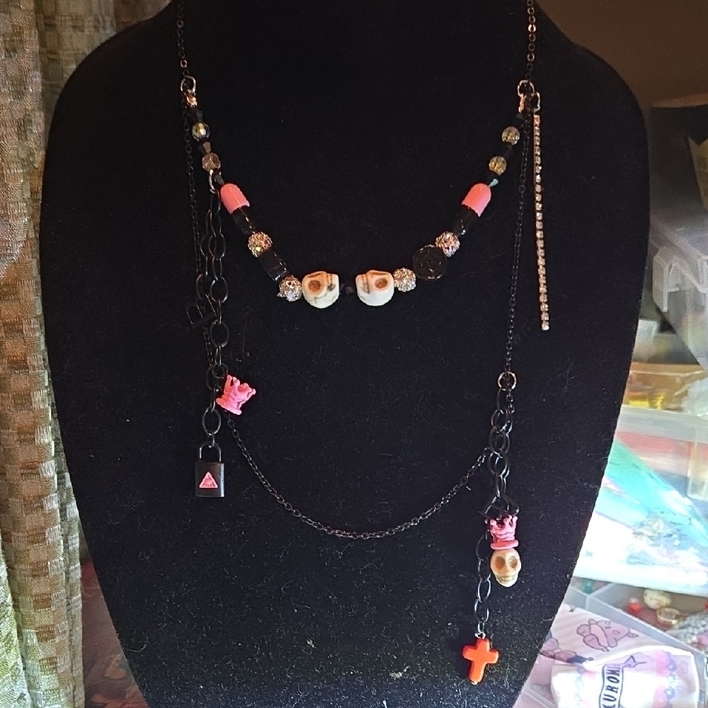 Chic Skull Necklace